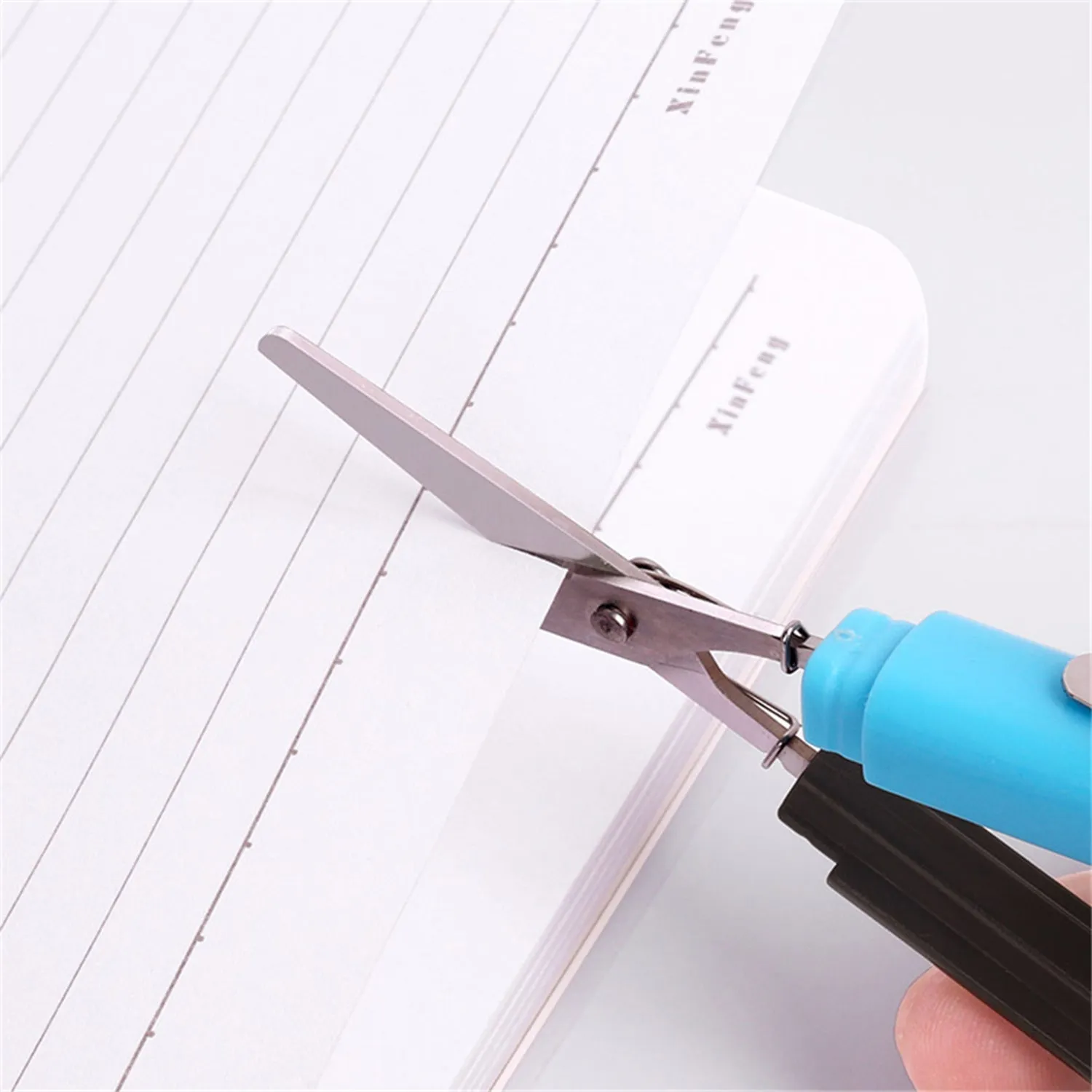 1503 Pen Scissor Used To Be A Normal Scissor With An Attractive Pen Shaped Design.