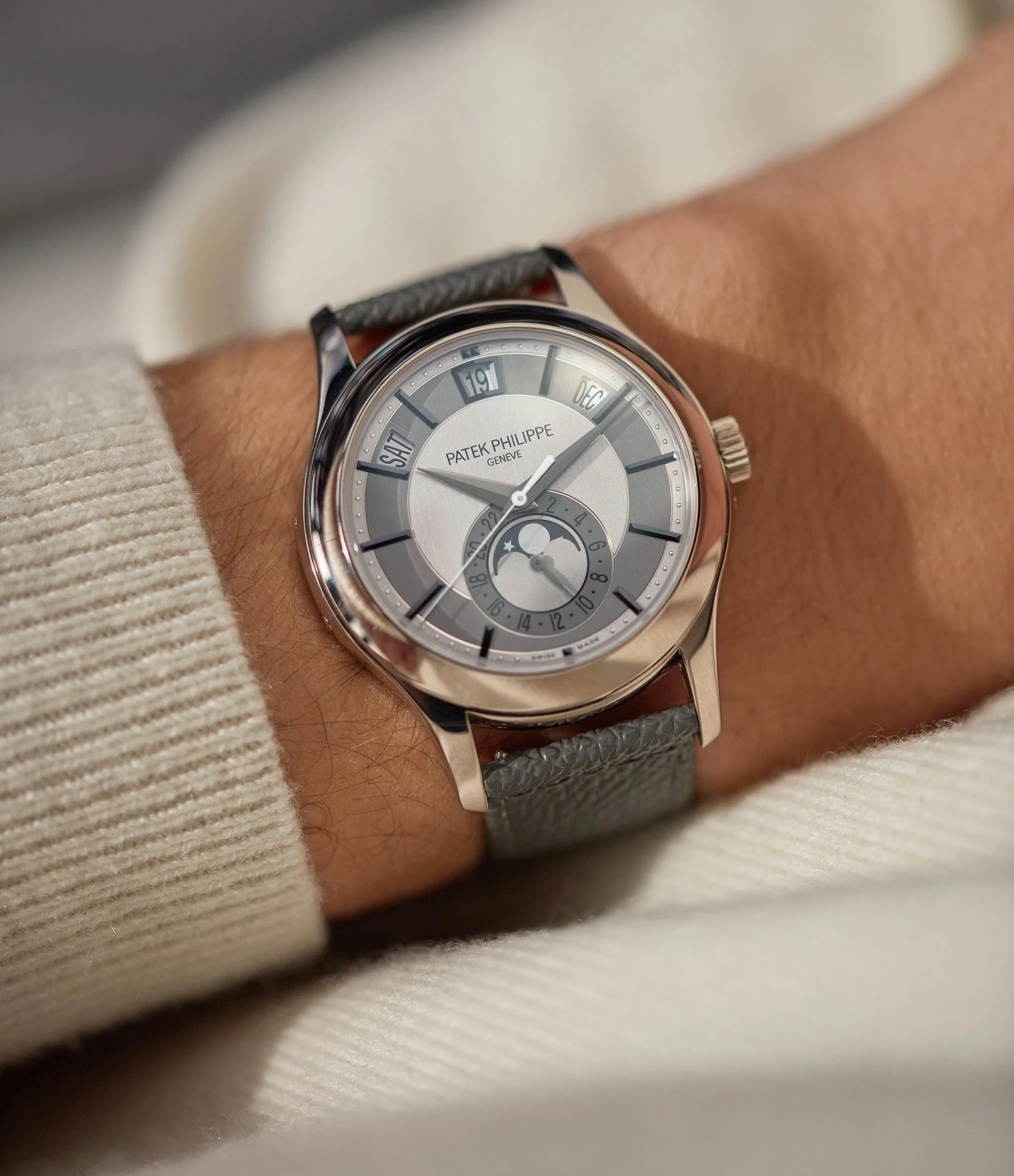 5205G-001 | Annual Calendar | White Gold