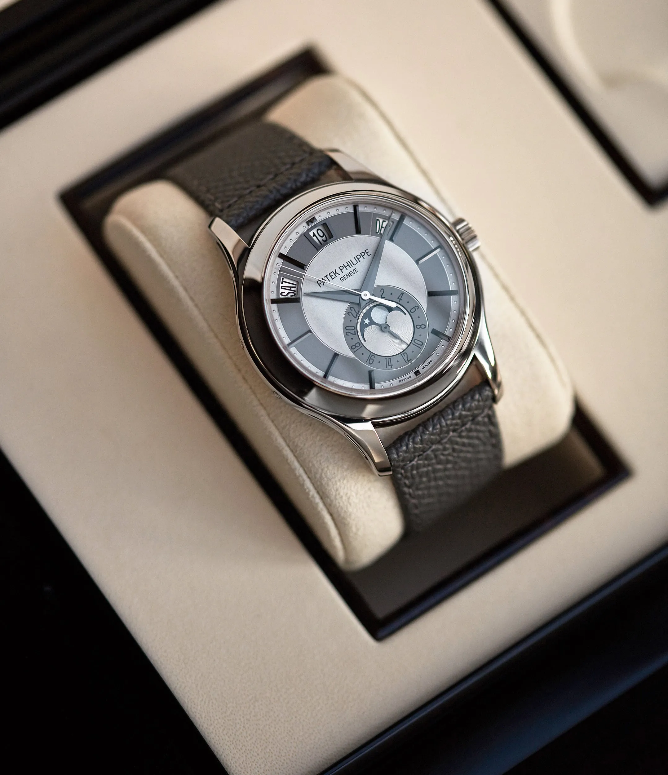 5205G-001 | Annual Calendar | White Gold