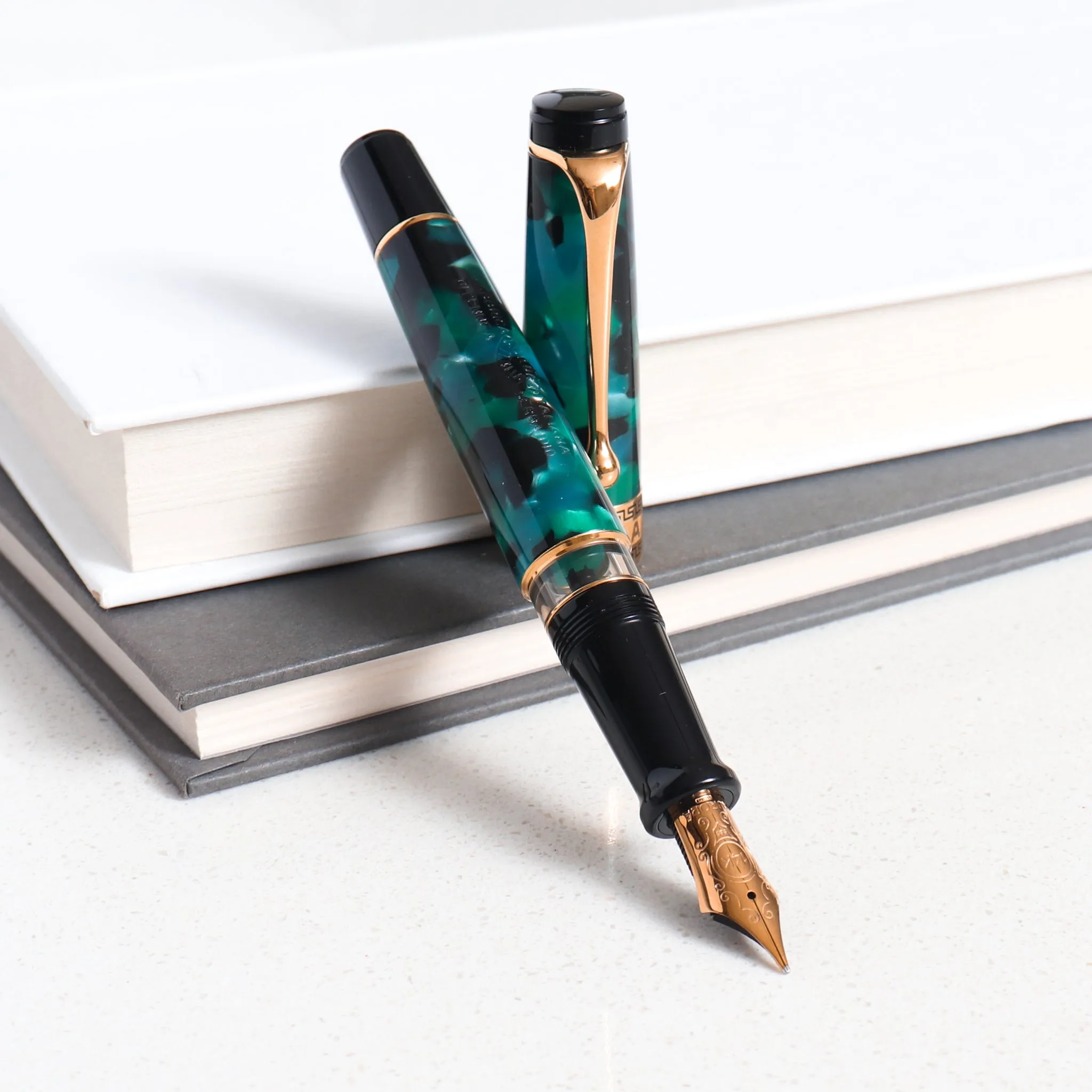 Aurora Optima Auroloide Emerald Green Fountain Pen